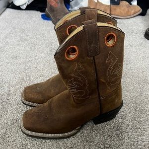 Boys size 2.5 boots